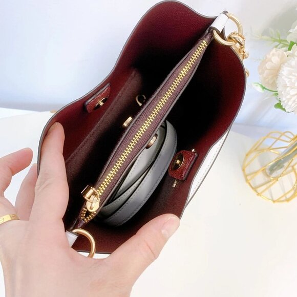 Coach CA582 Mollie Bucket Bag 22 In Signature Canvas In Gold/Chalk/Glacierwhite - Picture 6 of 8